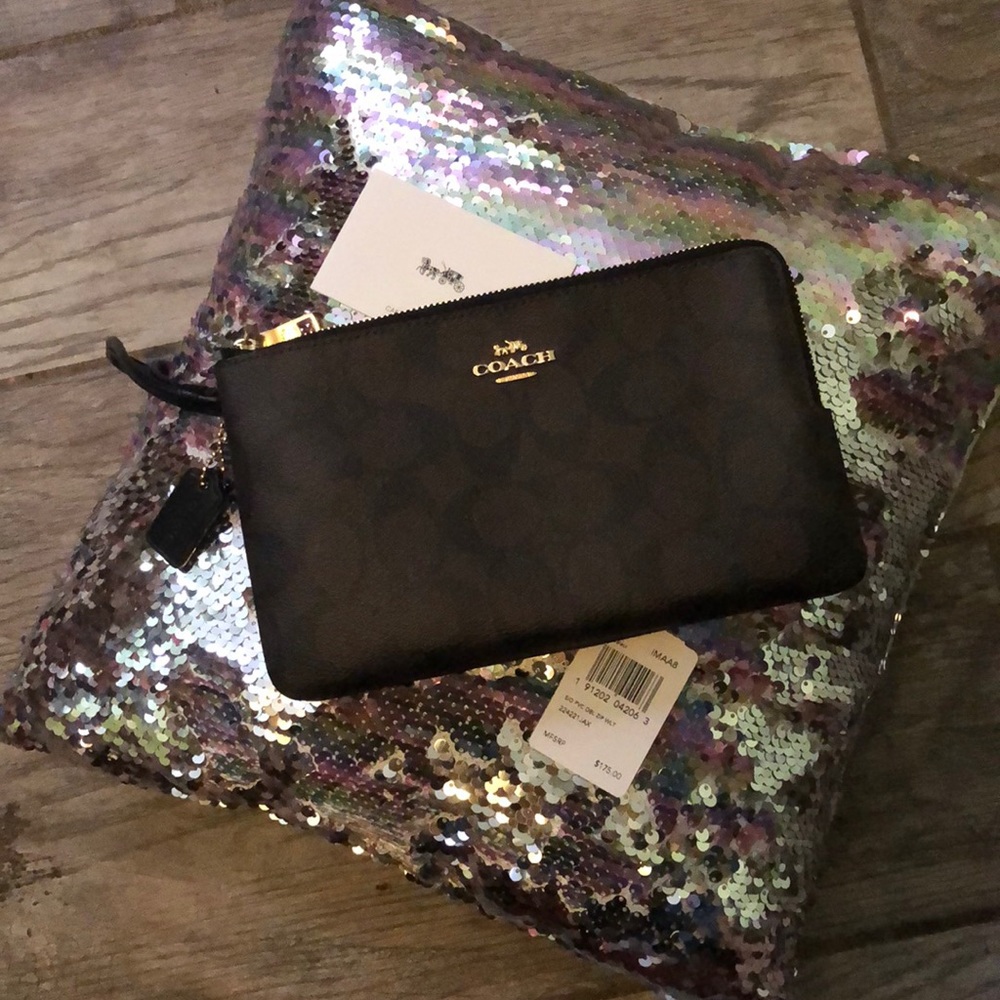 🔥 Double-zip COACH Wristlet! 🔥